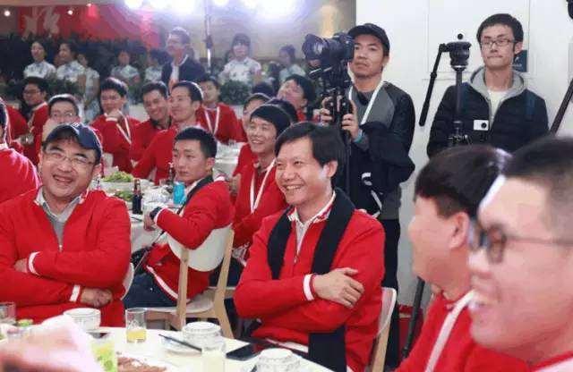 畫風(fēng)突轉(zhuǎn)，小米也要涉足餐飲業(yè)